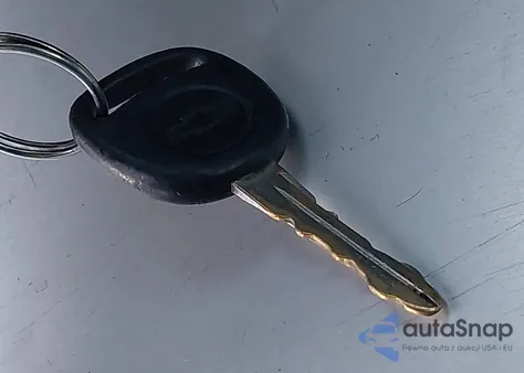 2002 Chevrolet Silverado 1500 Ls z USA, uszkodzony, nr VIN 2GCEC19T721171996